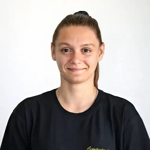 Petya Pencheva Garage Grundbacher, Aefligen, Petya Pencheva, Automobil-Fachfrau in Ausbildung